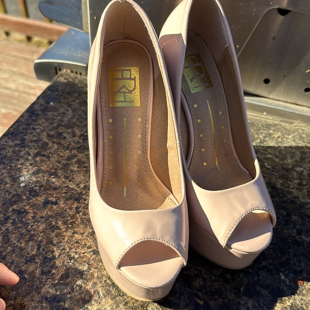 New Nude high heel wedge Size: 6.5